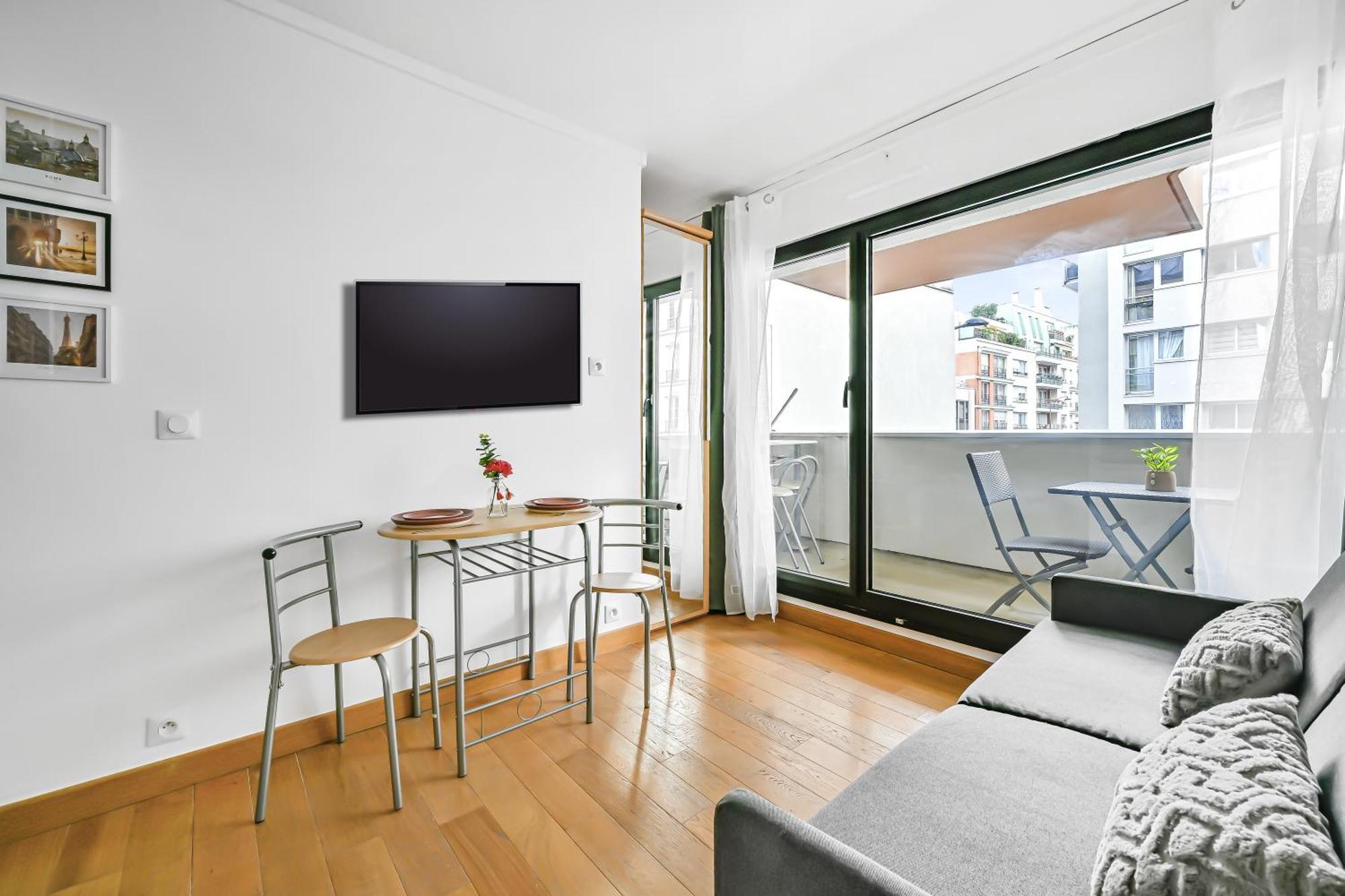 Appartement La Felicita - Avec Balcon - Netflix Paris